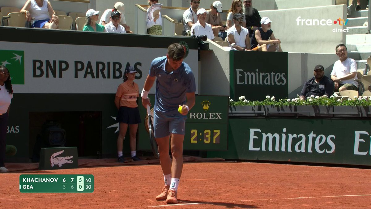 🎾 #RolandGarros | 🇫🇷 C'est terminé pour Arthur Gea, dominé par Karen Khachanov en trois sets (6-3, 7-6, 6-0) 📺 Suivez les matchs en direct et interagissez sur la chaîne sport :