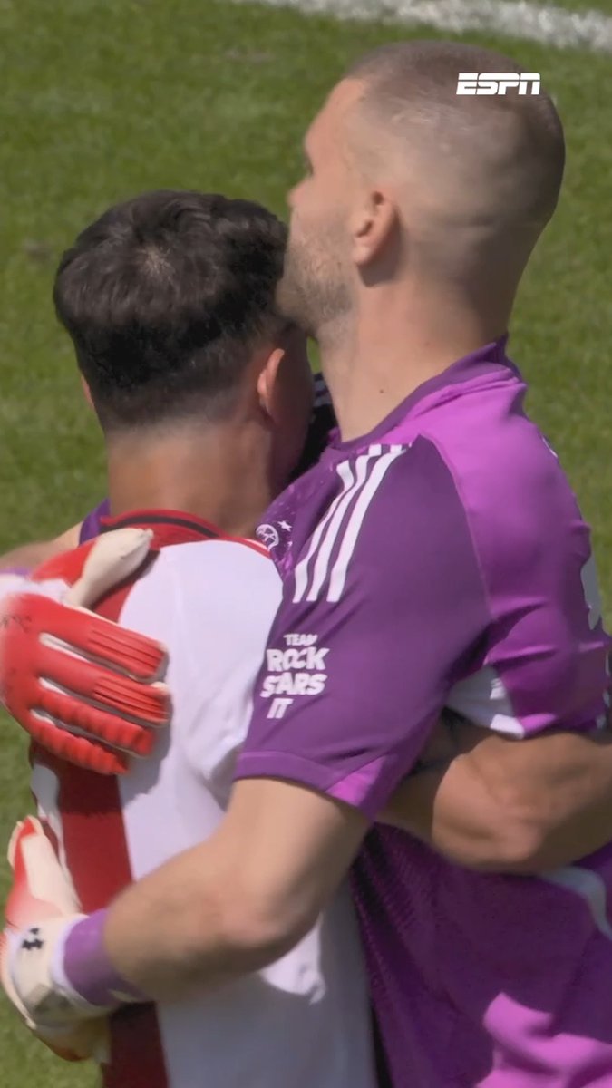 Maarten Paes de 𝐇𝐄𝐋𝐃 van Ajax in de penaltyreeks 🧤👏 #ajautr