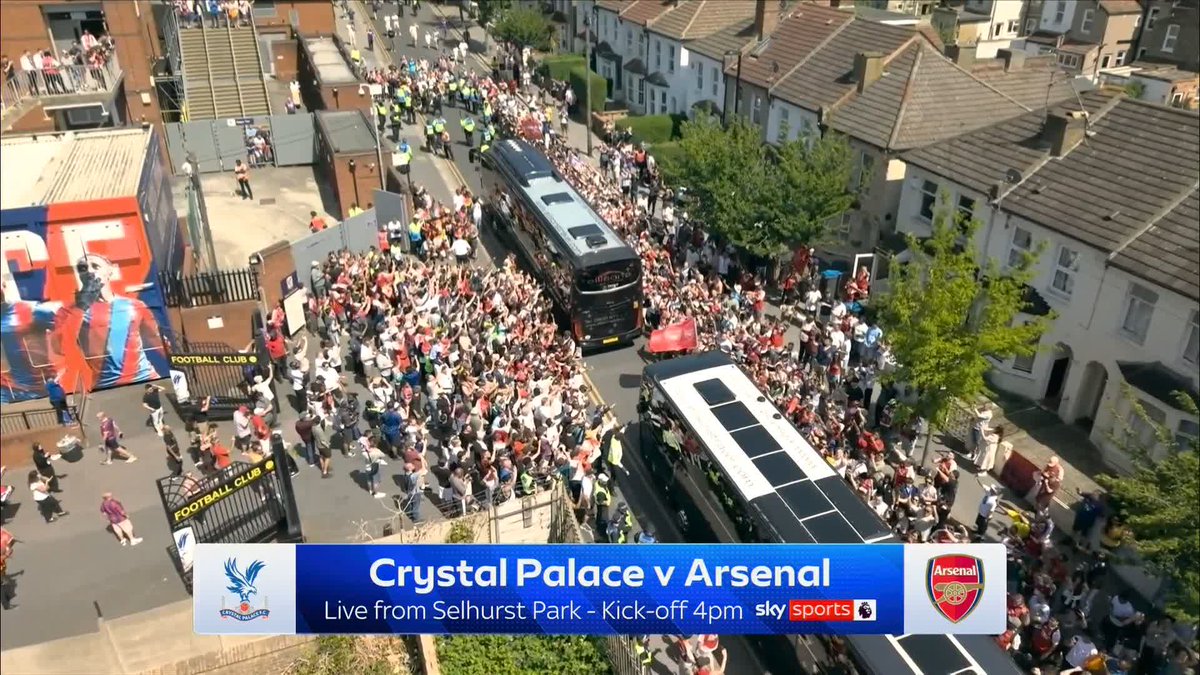 A heroes' welcome for the champions at Selhurst Park! 🏆🔴.