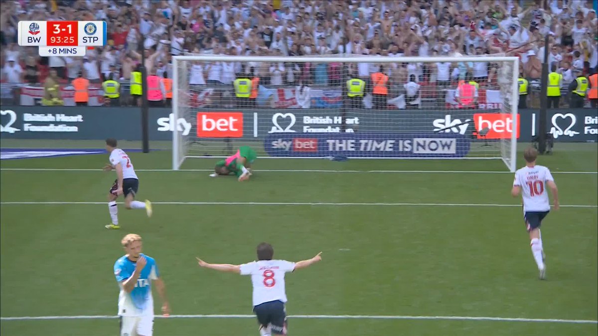 Rúben Rodrigues scores from the spot and puts the cherry on the top for Championship-bound Bolton!