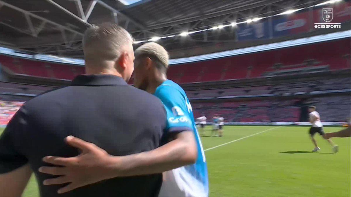 BOLTON CHAMPIONSHIP LAGI!! Setelah tujuh musim absen, termasuk main di League Two selama 2020/21, Bolton Wanderers akhirnya naik ke divisi dua Inggris lagi. Makin deket aja nih buat liat Johan Elmander & Jussi Jaaskelainen di Premier League lagi 👴🏾
