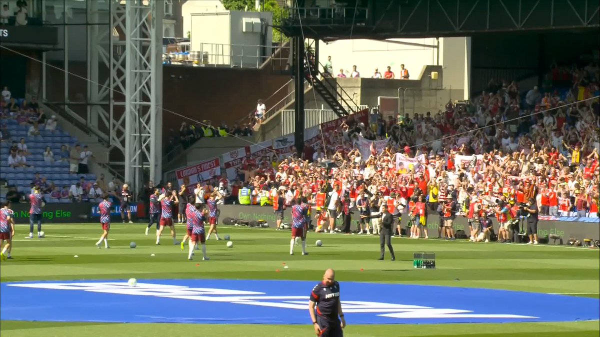 Look at that reception for the Arsenal players at Selhurst Park 👏