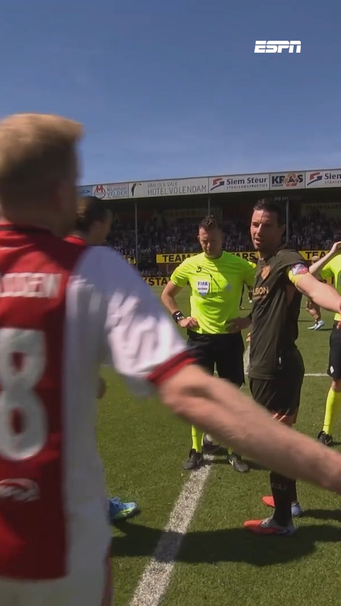 Opmerkelijk moment vlak voor penaltyserie 🔊👀 "We zijn toch geen amateurs?!" #ajautr