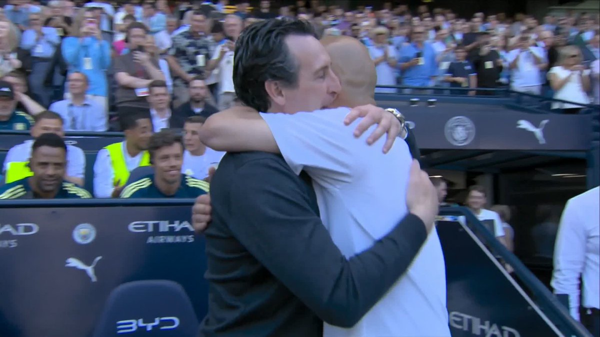 Pep Guardiola and Unai Emery before kick off ❤️