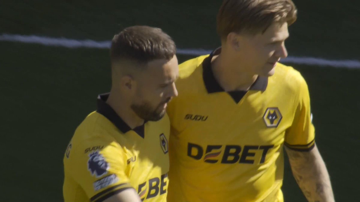 Adam Armstrong gives Wolves the lead from the spot! 🎯
