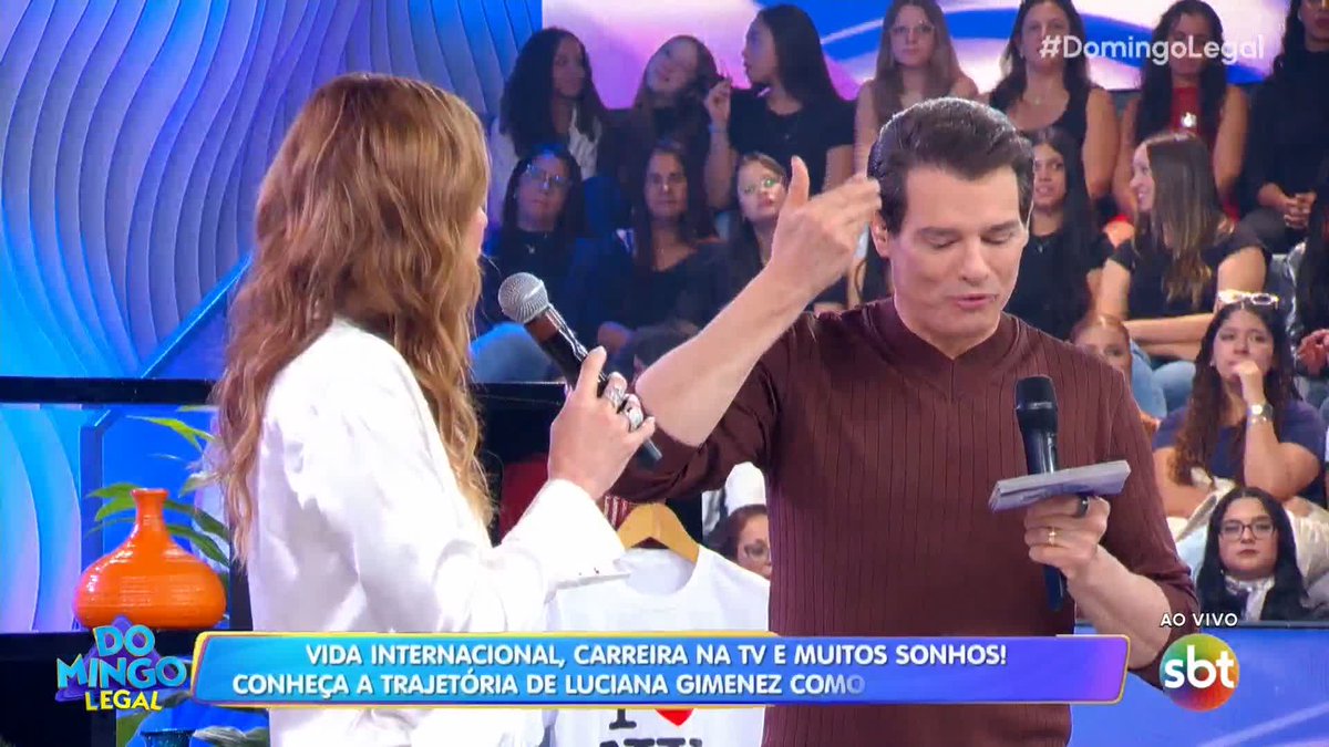 E a Luciana contando que levou uma bronca do síndico francês do prédio porque tomava banho demais em Paris? Achei chique! 🛁 #SBT #DomingoLegal