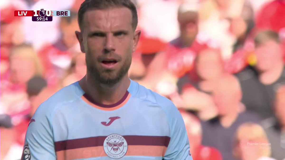 ¡LLUVIA DE APLAUSOS PARA HENDERSON! El volante inglés, que conquistó la #PREMIERxESPN y la #Champions con Liverpool, recibió el reconocimiento de todo Anfield cuando fue sustituido en Brentford. 📺 Mirá la Premier League por #DisneyPlus Plan Premium
