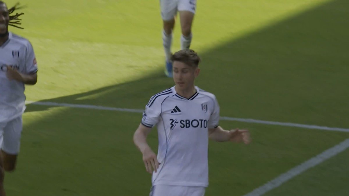 "That flew all the way through everybody" Cairney nets superb second for Fulham 👏