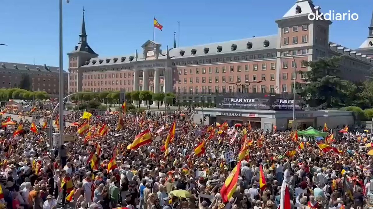 🚨SHOCKING: 🇪🇸 Spain is Standing for Freedom Against a Globalist-led Government. More than 120,000+ people DEMAND Sánchez's Resignation! They are protesting Against Corruption, Mass-Regularization of Millions of Migrants, and Euthanasia!