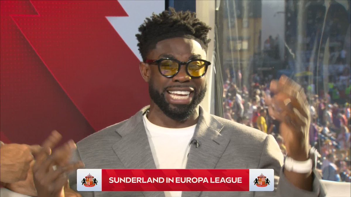 "Is air-con possible for us? I'm cooking, Dave!" "How many times have we said, just take the jacket off!" Micah Richards is melting in the studio 🤣🌡️