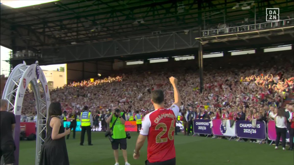 🏆💥 𝒀 𝒑𝒐𝒓 𝒇𝒊𝒏, ¡𝒆𝒍 𝑨𝑹𝑺𝑬𝑵𝑨𝑳 𝒆𝒔 𝒄𝒂𝒎𝒑𝒆𝒐́𝒏! 22 años después, el Arsenal vuelve a coronarse. De los 𝐈𝐍𝐕𝐄𝐍𝐂𝐈𝐁𝐋𝐄𝐒 a los 𝐈𝐍𝐎𝐋𝐕𝐈𝐃𝐀𝐁𝐋𝐄𝐒. #PremierLeagueDAZN 🏴󠁧󠁢󠁥󠁮󠁧󠁿