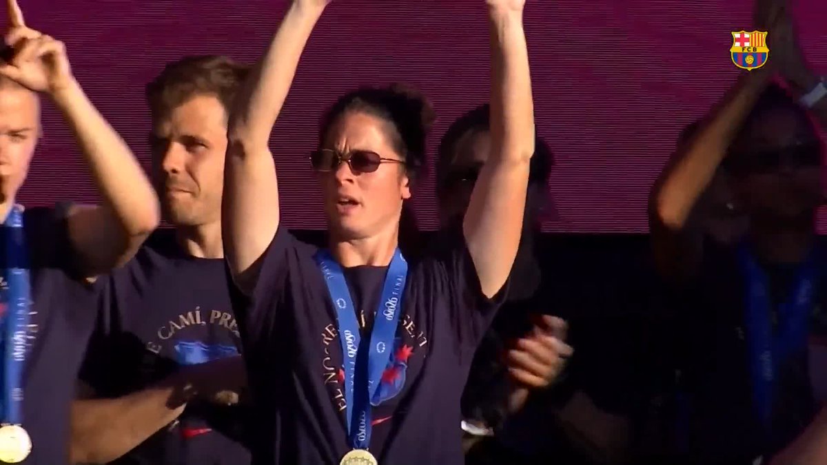 Finalitza l'acte, però aquest equip és etern 💙❤️