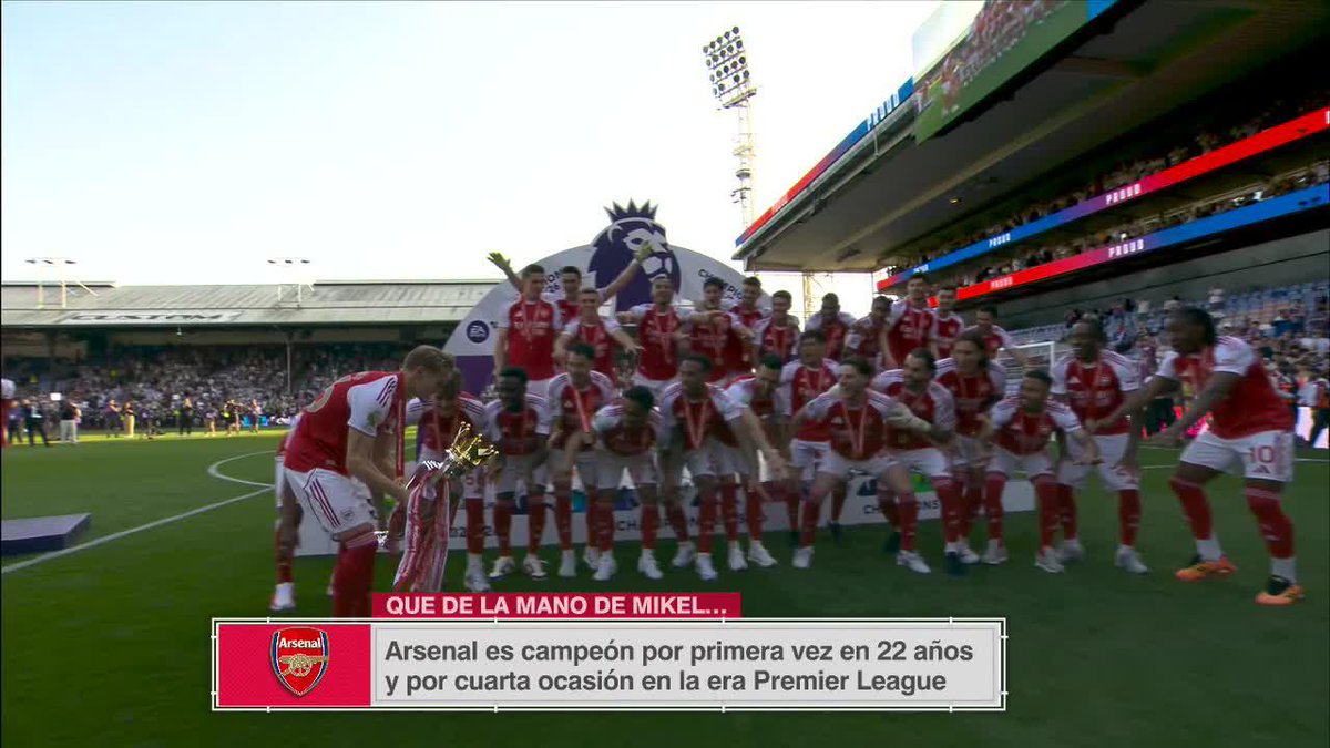 🏆👋 ¡SALUDEN AL CAMPEÓN! 🇪🇨 Piero Hincapié junto al Arsenal levantaron el prestigioso trofeo de la #PREMIERxESPN. ▶️ Mira la 🏴 #PremierLeague en el Plan Premium de #DisneyPlus
