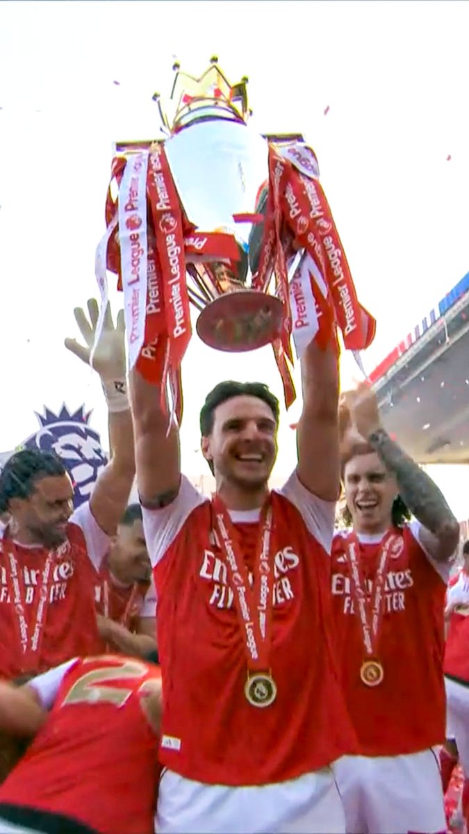 SOAK IT IN ARSENAL FANS 🏆✨🔝 The Gunners finally lift the Premier League trophy in front their travelling fans 🤩 ↳ Premier League. Live & On Demand with 4K on Football’s New Home, Stan Sport. Stream now. #StanSportAU #PremierLeague #Arsenal