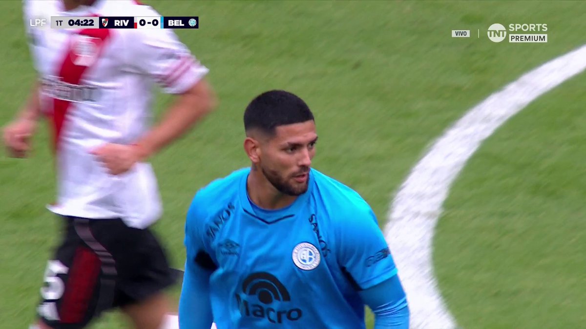 Beltrán reaccionó bien ante el cabezazo de Passerini 🧤