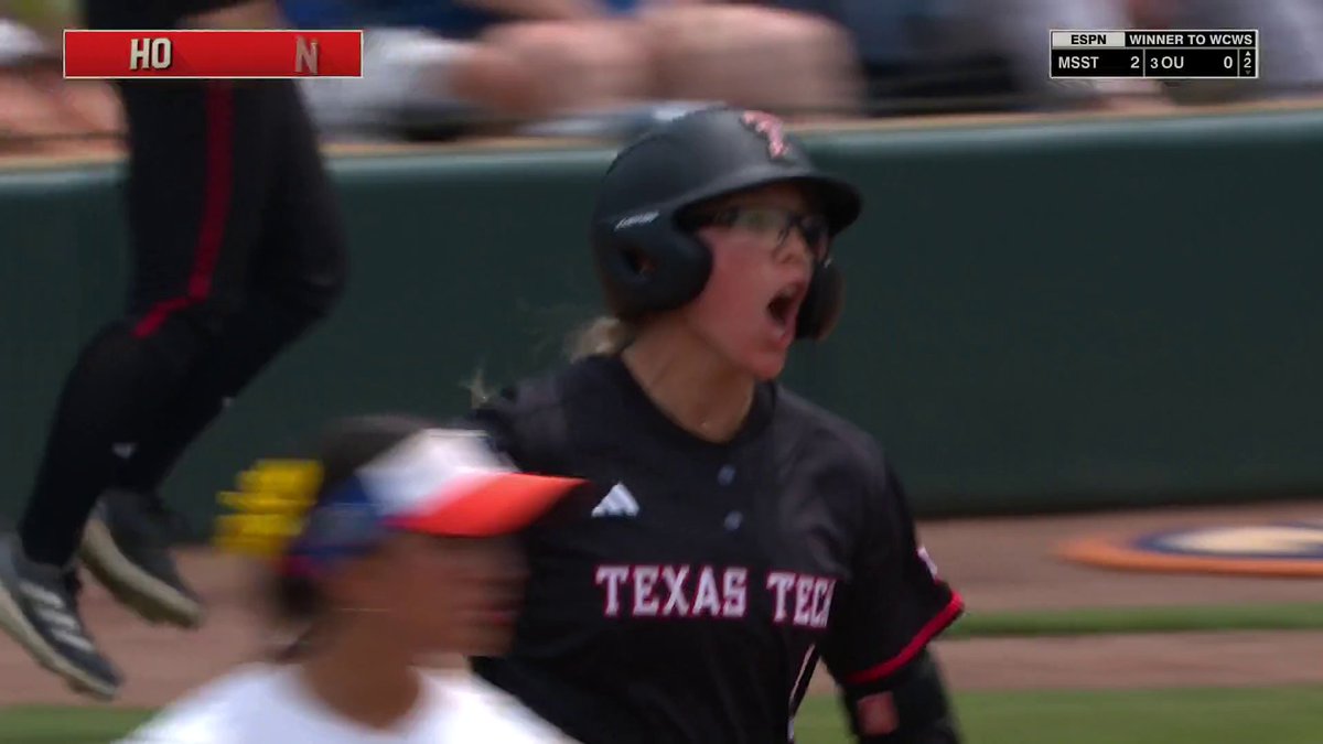Rain delay = NO PROBLEM 😤 Former Gator Mia Williams launches a go-ahead homer for Texas Tech ☄️