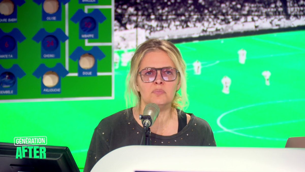 On lance le débat des légendes qui ne procurent aucune émotion. 🗣 Jennifer Mendelewitsch : "Lewandowski ne me procure aucune émotion. On n'a pas la petite histoire qui en fait la légende. Il ne montre jamais ses émotions."
