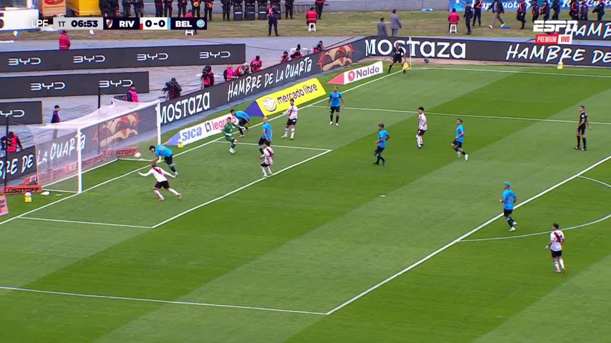 Así tiene que jugar un delantero de River, así como lo hace el pibe Freitas que no da ninguna pelota por perdida y deja todo en cada jugada Con un delantero despierto esto terminaba en un golazo por la jugada del pibe.
