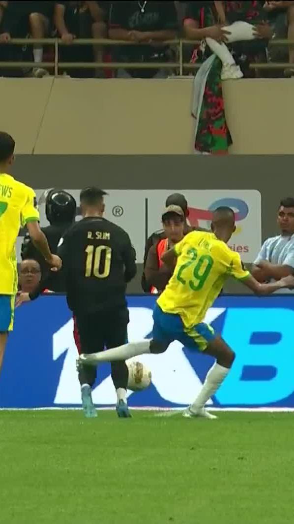 Contact in the box 👀🔎 Do you agree with the referee's decision? 💭 📺 Stream #TotalEnergiesCAFCL on DStv: