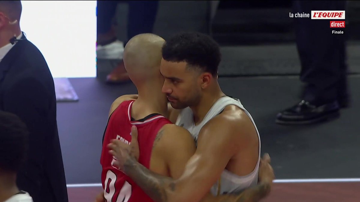 L'Olympiakos remporte l'Euroligue avec un grand Evan Fournier ! Victoire 92-85 au bout du suspense dans une finale forte en émotions #lequipeBASKET