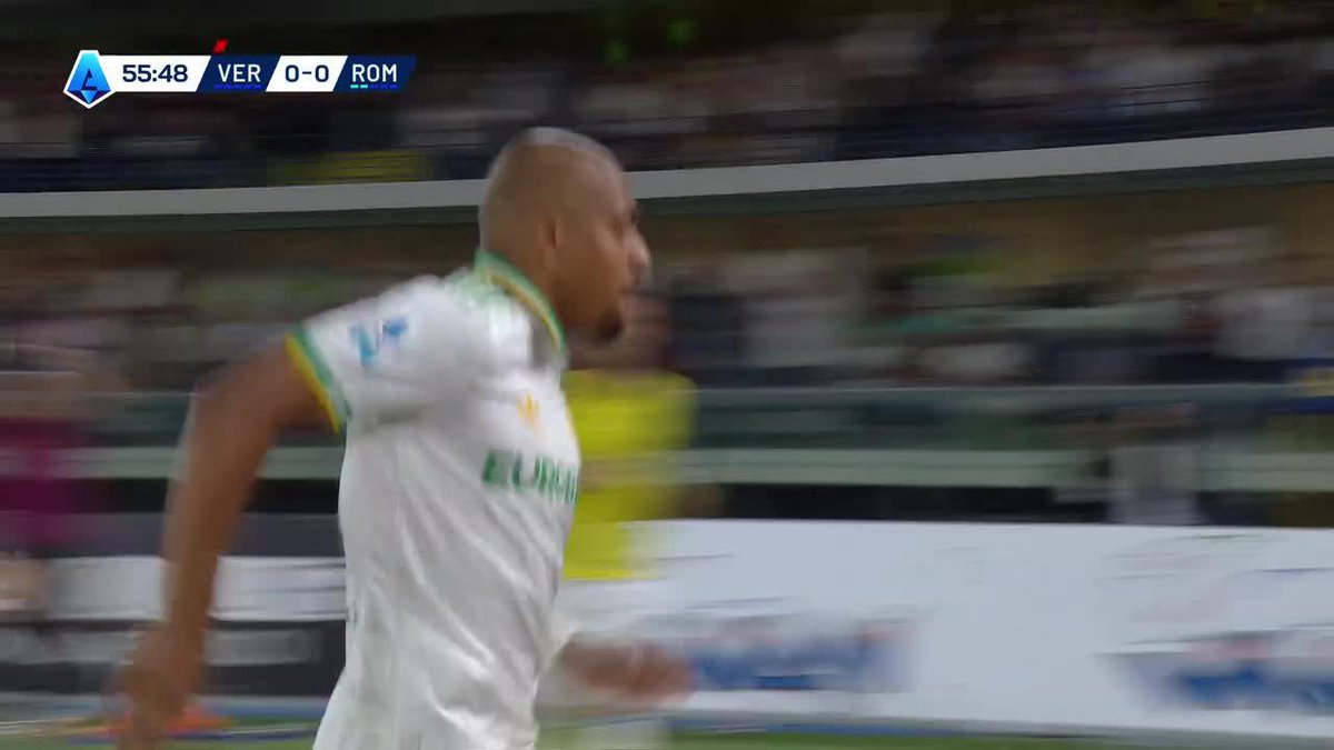 ¡ASISTENCIA DE LA JOYA! A Malen le atajaron el penal pero Dybala rescató el rebote y habilitó al neerlandés para el 1-0 de Roma vs. Hellas Verona. 📺 Mirá la #SerieA por #DisneyPlus Plan Premium