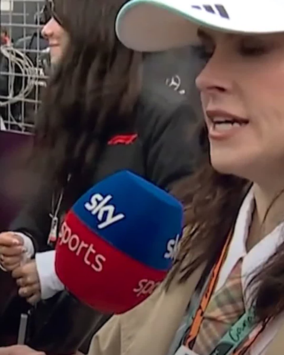 Wholesome moment as Schitt's Creek's Emily Hampshire gives Martin Brundle his first ever gridwalk gift 🍬