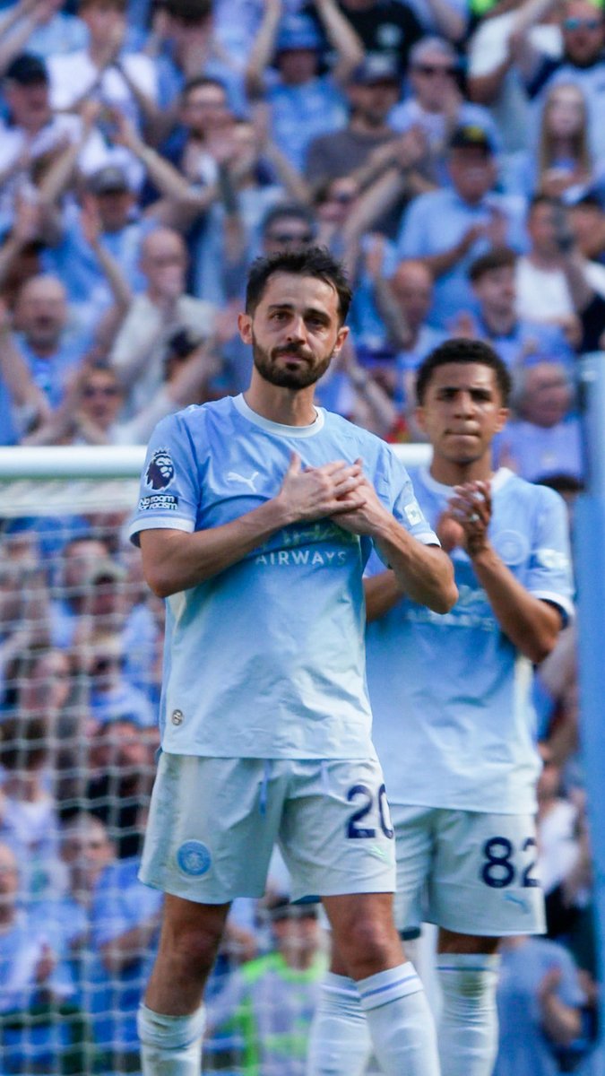 Pep Guardiola couldn’t hold back his tears as he substituted fan-favourite Bernardo Silva 🥺 The Manchester City legend left the pitch to a standing ovation. ↳ Premier League. Live & On Demand with 4K on Football’s New Home, Stan Sport. Stream now. #StanSportAU #PremierLeague