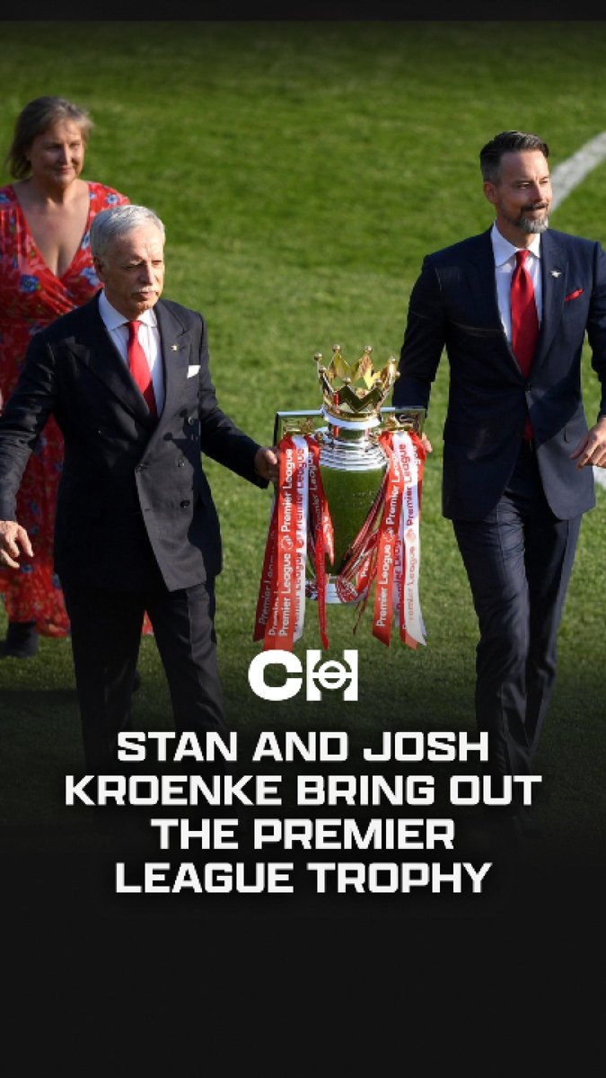 The moment Stan and Josh Kroenke brought out the Premier League trophy. 🏆