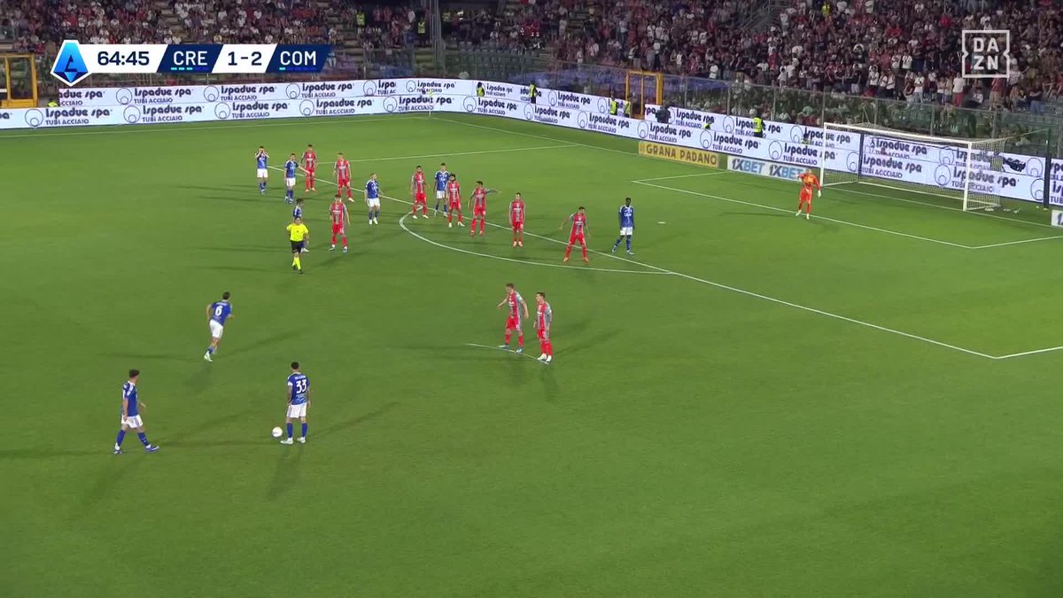 🚨PENALTI PARA EL COMO🚨 La entrada de Matteo Bianchetti a Douvikas que fue sancionada con pena máxima por el colegiado 😱 #SerieAenDAZN
