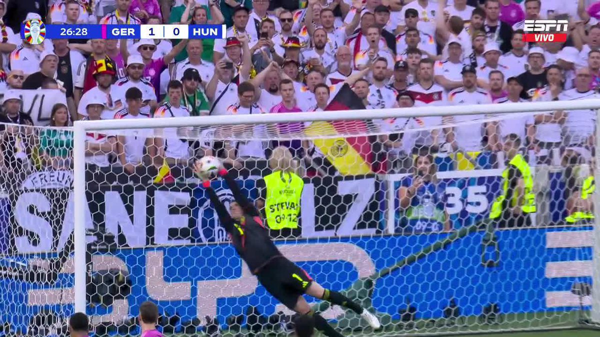 Esto no es penal ni en pedo. La concha de tu madre Chiqui Tapia. Son unos chorros, ladrones y delincuentes. *Rivero al borde del área*