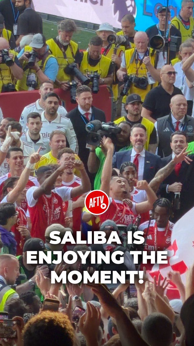 Look at how Saliba is smiling 😁 #Arsenal #AFTV #PremierLeague