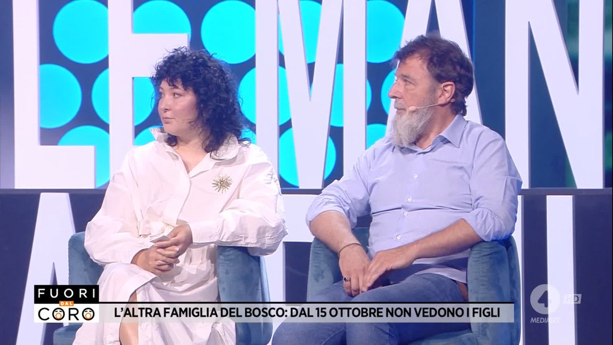 Le drammatiche immagini dei bimbi strappati ad Harald e Nadia, prelevati a casa dalle forze dell'ordine e dagli assistenti sociali. Accadeva il 15 ottobre 2025 e da quel giorno i genitori non hanno più incontrato i loro figli. #Fuoridalcoro