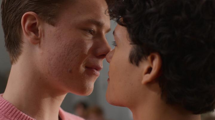 simon sucking his lip in just after he and wille part after kissing oh he GREEDY