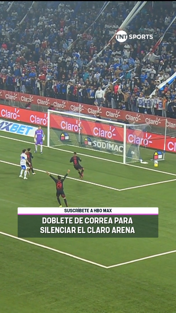 ⚪⚫🔥 ¡Cuatro minutos del terror en la casa de #LosCruzados! Javier Correa apareció con un DOBLETE sobre el final de la primera etapa para remontar el marcador y decir que #ColoColo quiere ser el superlíder de #LaLigaDePrimeraMercadoLibre. ¡Disfruta #ElClásico189! Suscríbete a #TNTSportsenHBOMax 📲