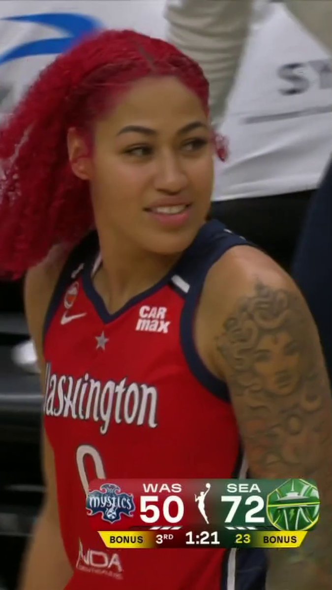 Ever seen a player call the double dribble? 😂 Shakira Austin said NOT on her watch‼️