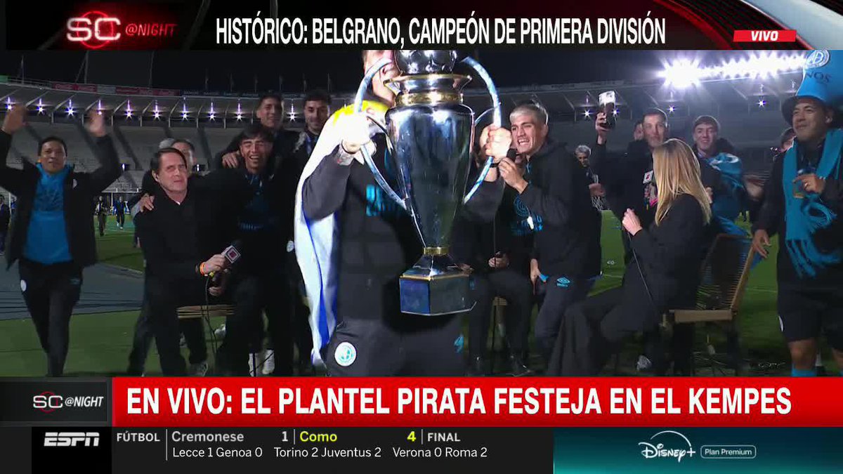 ¡¡ESPECTACULAR MOMENTO EN EL KEMPES!! LOS CAMPEONES INVADIERON EL SET DE #SCNIGHT EN PLENO FESTEJO. 📺 #SCNight | #DisneyPlus Plan Premium