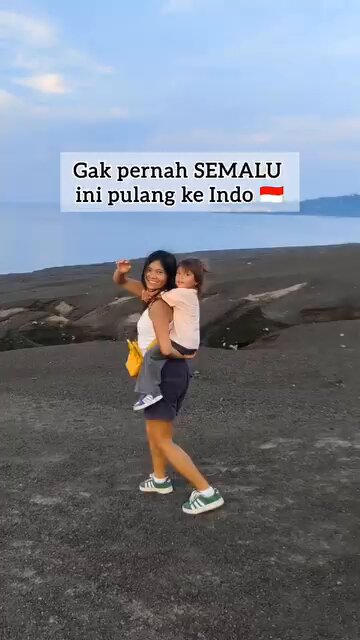 Emang mantan suaminya siapa ya? Ada yang tahu?