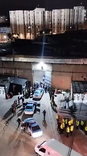 🚨🚨🚨 Houve um princípio de tumulto próximo ao portão 9 de São Januário, relatos que torcedores queriam invadir para cobrar a diretoria!