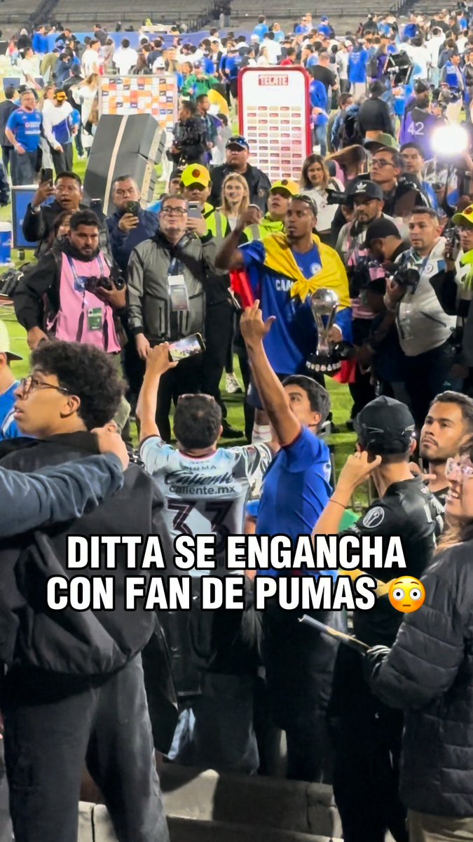 Durante los festejos, Willer Ditta y un fan de los Pumas se hicieron de palabras 💥
