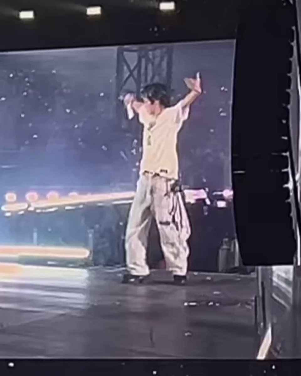 LMAO HOBI DANCING BALLET DURING BLACK SWAN #BTS_WORLDTOUR_ARIRANG_LASVEGAS