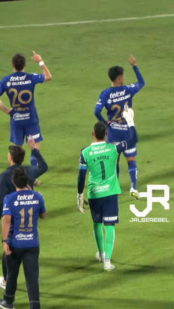 Los jugadores le dan la cara a la afición, las gradas les agradecen el esfuerzo. Así terminó la final entre Pumas y Cruz Azul.