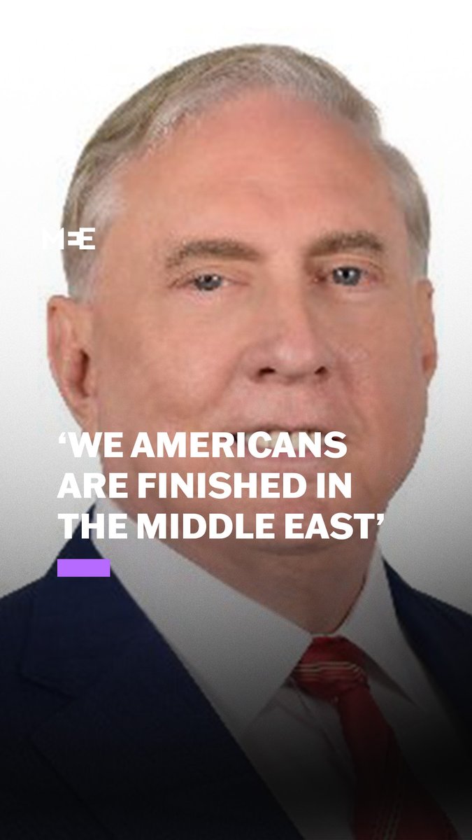 ومهما حدث بعد ذلك، سواء هاجمنا أو لم نهاجم، وسواء حاولنا المغادرة والادعاء بأننا نجحنا أم لا، فإنني أعتقد أننا نحن الأمريكيين قد انتهينا في الشرق الأوسط. وأظن ان هذا هو الهاجس الأكبر لاسرائيل اليوم! إذا لم نتمكن من القضاء على قوة ايران - ومن الواضح اننا لا نستطيع - إذا لم لم نستطيع ان نفرض هيمنتنا على الخليج الفارسي - ومن الواضح أننا لا نستطيع - فهذا يعني اننا انتهينا في المنطقة. اننا لن نعود إلى تلك القواعد ولن يكون هناك شيئا يمكن اعادة بناؤه… Col #DouglasMacgregor Middle East Eye