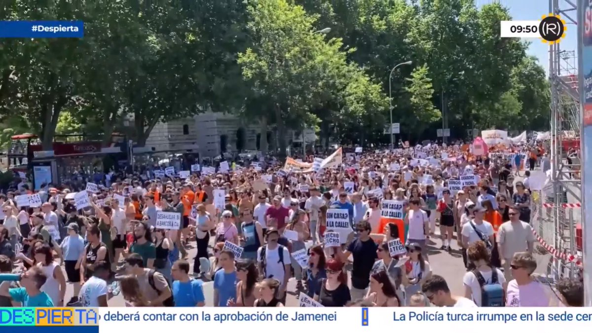 📢 "¡Rentistas culpables, Gobierno responsable!" 📽 alemvelasco_ estuvo en la masiva manifestación que tuvo lugar en Madrid para reclamar el derecho a la vivienda 👇🏽 📺 DESPIERTA!