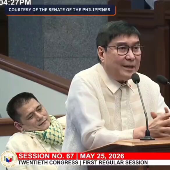 pangiti-ngiti lang yan pero wala yang naiintindihan sa nangyayare sa senado. ganyan ba ang sinasahuran ng taumbayan? 🤡