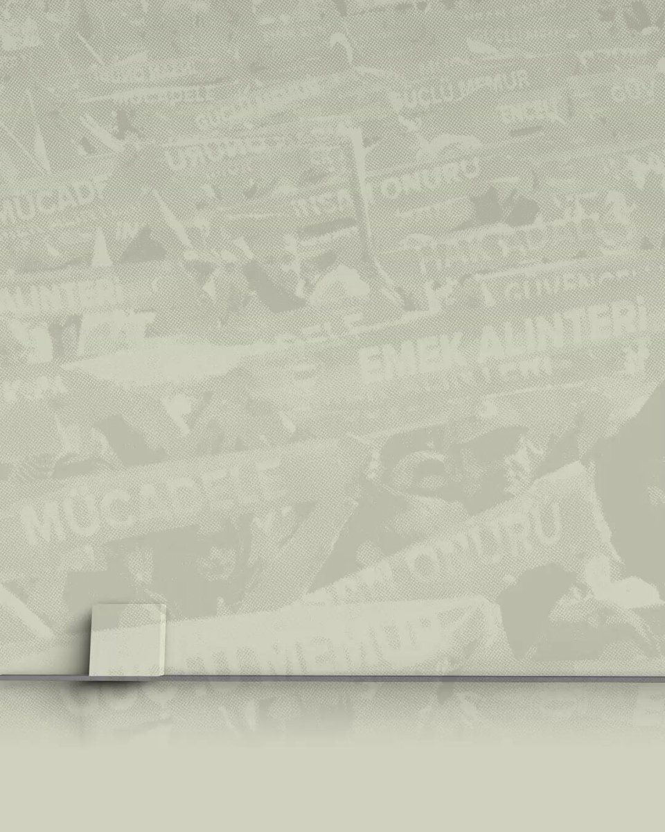 REKOR ÜYE SAYISI İLE TÜRKİYE’NİN EN BÜYÜK SENDİKASIYIZ Eğitim ve bilim çalışanlarının haklarını koruyup ve geliştirme, yasaklarla mücadele ve özgürlük alanlarını genişletme mücadelemiz, 2026 yılında da eğitim çalışanlarının dalga dalga büyüyen teveccühüne mazhar olmuş, mayıs ayındaki üye tespit tutanaklarının ortaya çıkardığı netice ile sendikacılığın zirvesindeki yerini pekiştirmiştir. Geçen yıl 428 bin 618 olan toplam üye sayımız, açıklanan mutabakat sonuçlarına göre 16 bin eğitim ve bilim çalışanının katılımıyla 444 bin 454’e yükselmiştir. Eğitim ve bilim çalışanları, genel yetkili sendika ünvanını üst üste 16. kez Eğitim-Bir-Sen’e vermiştir. Eğitim-Bir-Sen’in üye sayısı, Türkiye’de bir sendikanın ulaştığı en yüksek üye sayısıdır. Bu başarıda emek var, alın ve akıl teri var, dualar var. Bu başarıda 444 bin 454 üyemizin desteği var. Eğitim Bir Sen’i tarihi zirveye ulaştıran üyelerimize “444 bin 454” kez teşekkür ederiz. Hep birlikte daha güçlüyüz. Hep birlikte Bugünün ve Yarınların Sendikasıyız. Hep birlikte Kalıcı İş ve Eylemlerin peşindeyiz. 444 bin 454 üyemiz adına taşıdığımız sorumluluğun bilinciyle hareket edecek, eğitim çalışanlarının sorunlarını çözmek, yeni kazanımlar elde etmek için bugüne kadar olduğu gibi bundan sonra da tüm gücümüzle çalışacağız. Haberimizi okumak için: #RekorÜyeYerimizZirve #EğitimBirSen