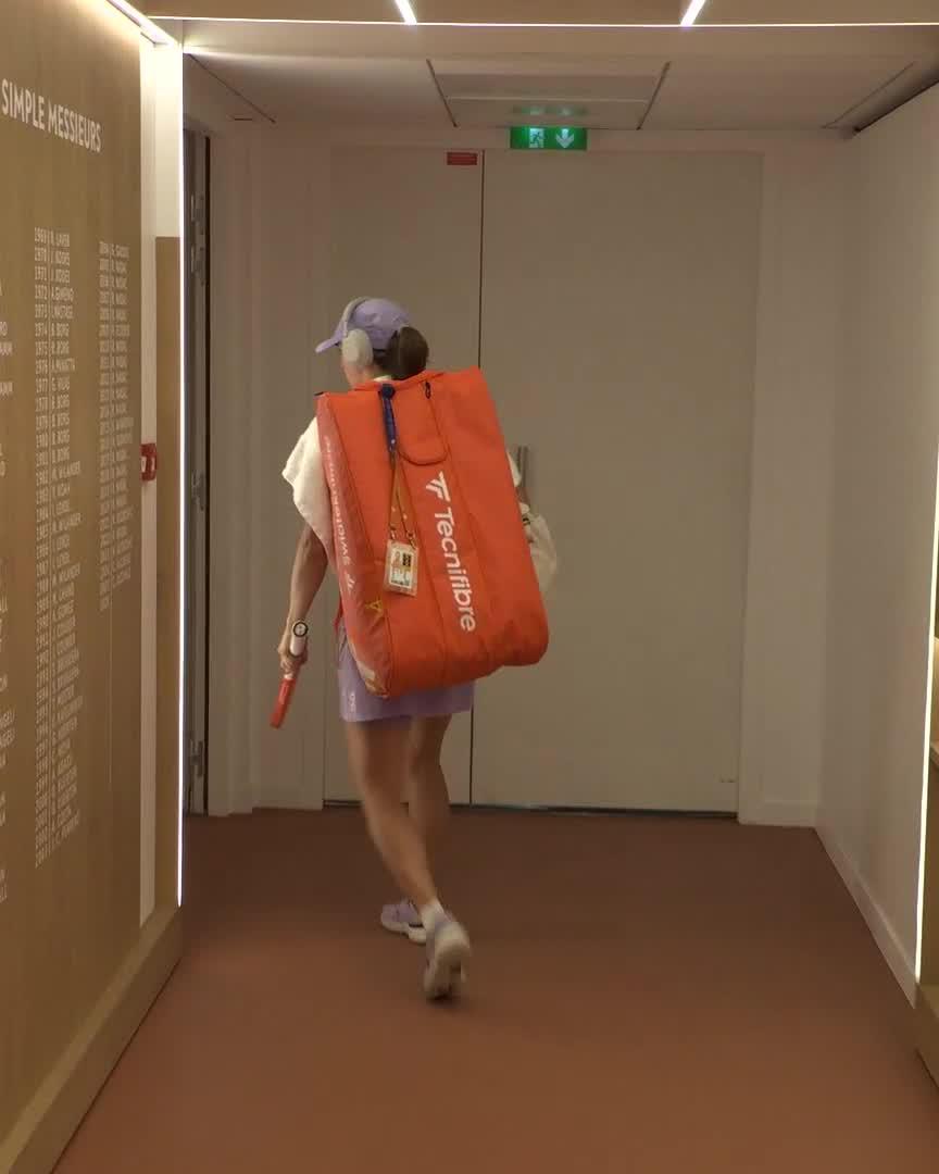 Iga Swiatek, back on Chatrier 🇵🇱 #RolandGarros