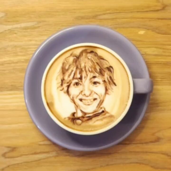室龍太 さんのラテアートを描かせて頂きました☕💜 お誕生日おめでとうございます🎁🎂 #室龍太 #室龍太誕生祭