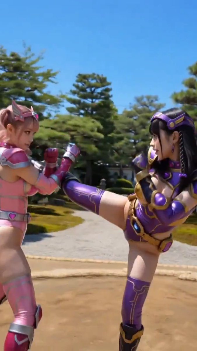フォロワー1000名様登録達成記念感謝際第二弾‼️ コスプレバトル👊 レオタード戦士(ピンク&パープル)登場✨💕