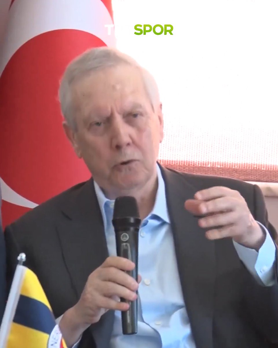 🗣️🎙️ Aziz Yıldırım: İki tane santrfor alacağız. İki santrforun da isimleri belli. Onlarla ve kulüplerle görüşmeler devam ediyor.