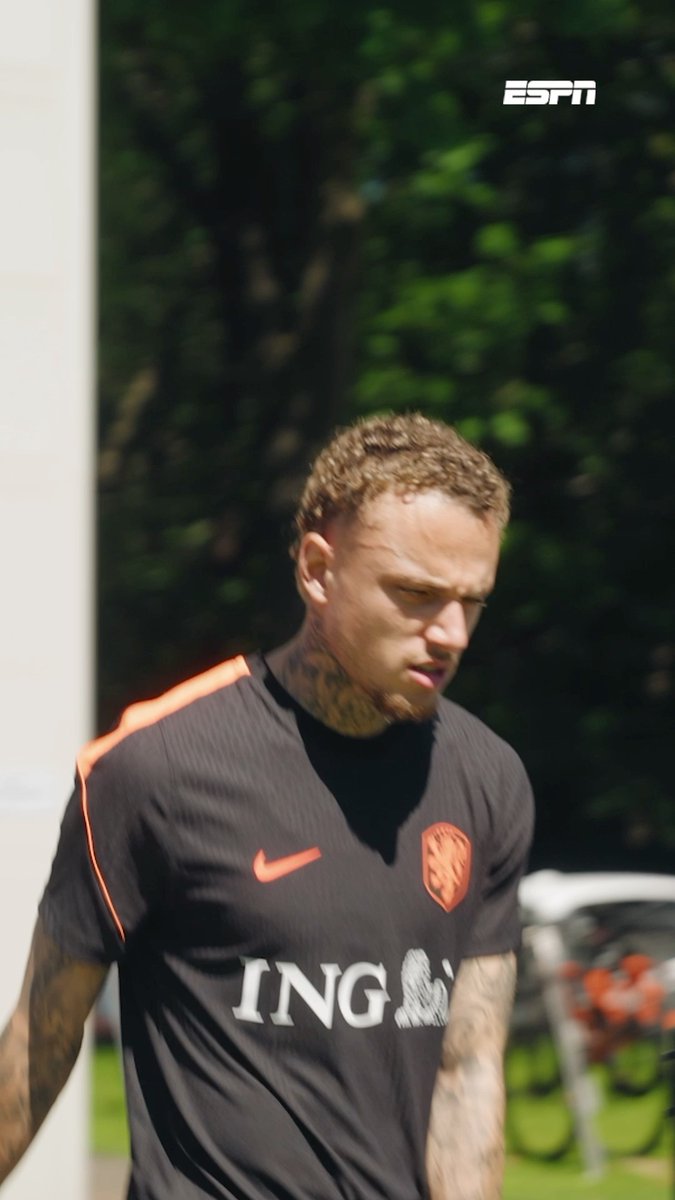 🦁❓ Oranje traint met zes potentiële WK-gangers in Zeist: ▫️ Mark Flekken ▫️ Noa Lang ▫️ Kees Smit ▫️ Guus Til ▫️ Quinten Timber ▫️ Luciano Valente 🔗